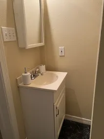 Private home in the country with parking on site - Image 3