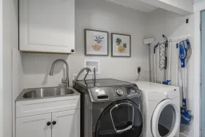 Beautiful 4 bedroom home just 3 1/2 blocks from downtown & Lake Michigan - Image 3