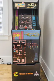 Super fun house with bikes, arcade games, & a BARn! - Image 2