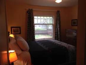 LOCATION: quiet and central! Cottage In The Heart Of Historic Downtown Bend! - Image 5