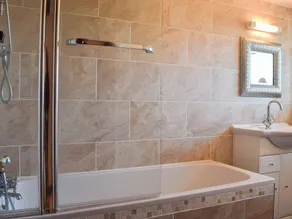 5 bedroom accommodation in Butterton - Image 4