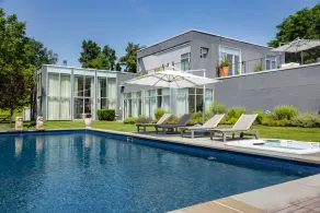 3 bedroom house with a heated pool - Image 4