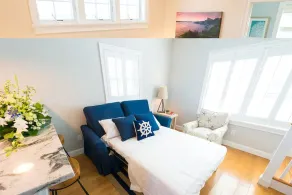 Cottages with easy access to Newport, beaches, nature trails  and  vineyards - Image 3