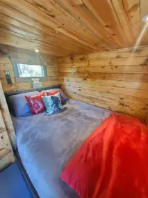 Bigfoot Bungalow tiny home, secluded w/WiFi - Image 4