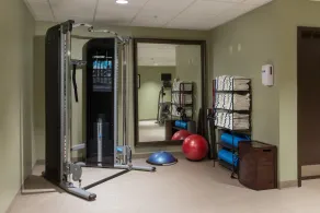 King Suite. Free Breakfast. Pool & Hot Tub. Gym. Great for Business Travelers! - Image 2