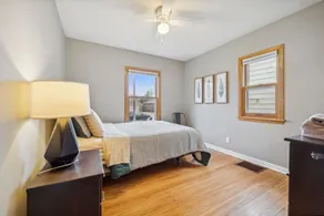 Flyer's Find, remodeled and clean - Image 4