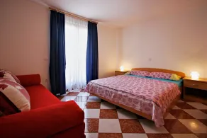 Spacious and fully equipped one bedroom apartment in a great location in Porec near the beach - Image 3