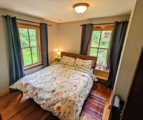 Creekside Canaan Cabin - close to trails, no pet fee! - Image 5