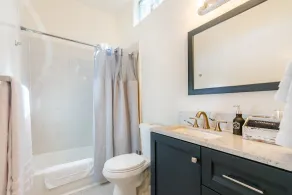 Downtown Cottage, Off-street parking, dog friendly - Image 2
