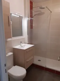 STUDIO 30 m2 sea view with terrace in private park - Image 3