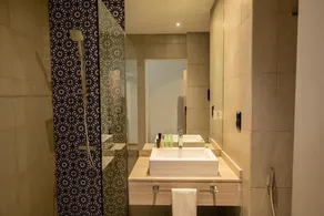 Standard Room Near Jaddaf Metro By ER - Image 3