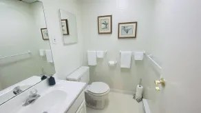 Stunning Sunset Lake house | Dual WiFi/BBQ/Family friendly |  sleeps 8 adults - Image 5