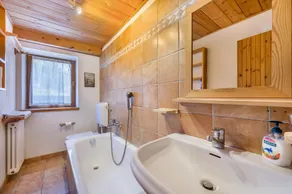 Chalet \"Vue Cervin Matterhorn\" with Mountain Views, Private Terrace & Wi-Fi - Image 5