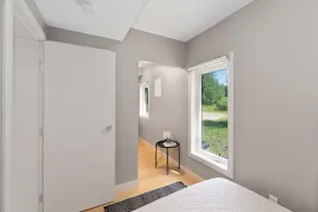 Beautiful Modern home peaceful location - Image 4