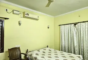 Cherai Vacation Home with AC Bedrooms - Image 5