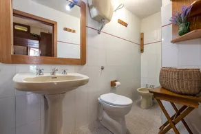Casa de vacaciones con terraza privada, jardín privado y Wi-Fi - Image 5