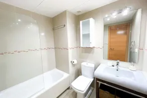 Appartement de 2 chambres à coucher à seulement 150 m de la plage de Sabinillas - Image 3