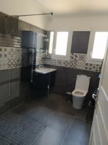 Tæt på Nimes, rolig landsby i en smuk villa med swimmingpool. - Image 2