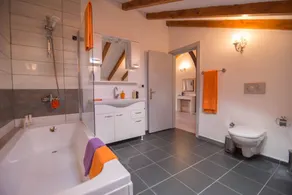 5 Bedrooms, heated pool, pool table, table tennis, bbq & wifi. - Image 5