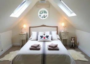 Cotswold Luxury, Cirencester, walks, pubs, shops - Image 3