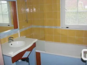 Maison avec jardin sur étang - Image 2
