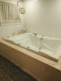 The Biltmore Suite in historic Holladay House - Image 3