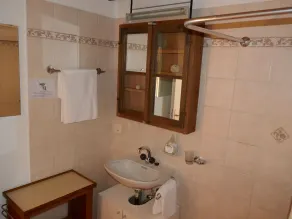 Schönes alleinstehendes Ferienhaus für 4 Gäste mit Terrasse und Panoramablick - Image 2