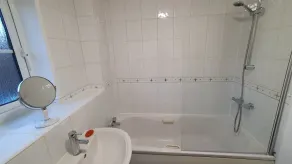 Lovely 3 Bedroom House Manchester - Image 4