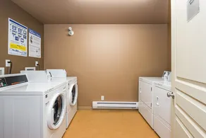 Ground Floor Creekside Walk-out Unit, Pet-Friendly, Great Trail Access! - Image 2