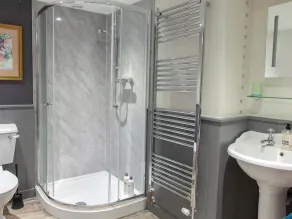 Apartment-Ensuite with Shower-Terrace-Garden Apartment - Image 2