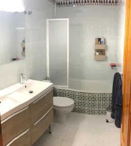 House 6 pers, 700m from the beach in residential with swimming pool - Image 4