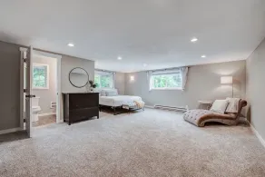 Hot Tub!  Spacious 4 Bedroom Home Near Beach and Ferry - Image 4