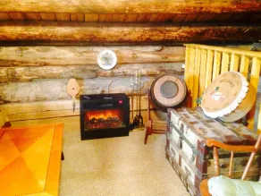 Jack London’s Cabin Genuine Alaskan Log Cabin built by owners! Self-check in - Image 2