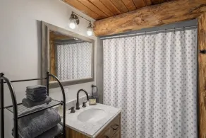 Guten Cabin 3 Bedroom Home by NW Comfy Cabins by RedAwning - Image 3