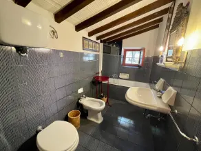 Detached cottage with pool - Image 3