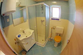 Apartamento moderno para 4 pessoas, piscina comum, vila Rakalj - Image 2