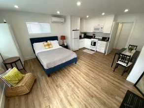 30’ From Sand- Studio Full Bath/Kitchen/In-Unit Laundry & Garage - Image 4