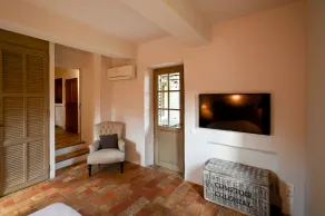 The Rubis de Roussillon near Gordes - Image 2