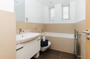 Blue Heron - 2 Bedroom Apt with 2 parking spaces - Image 4
