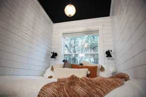 Little Luxe Romantic Treehouse Cabin - Image 4