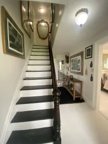 Cutchogue Farmhouse Estate with hot tub and gardens, walk to beach & vineyards - Image 2