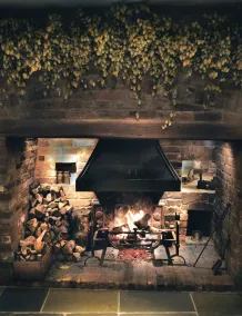 Historic Royal Kent cottage surrounded by large gardens & private swimming pool - Image 2