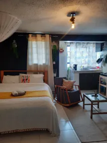 Cosy midtown studio apartment 5 mins from CBD -The Bee Hive - Image 2