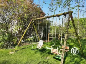 Rustic Riverside Retreat: 2-Bed Cottage with Garden, Pets Welcome - Image 5