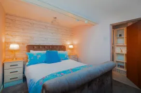 Host & Stay - Pied-a-Terre at Manor View - Image 4