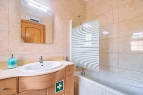 Bel appartement dans un endroit calme avec vue sur la mer - Image 2
