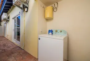 Great Cozy, Comfortable & Central 2BR 2BA w/ Pool - Image 2