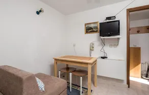 1 Bedroom Awesome Apartment In Veli Losinj - Image 5