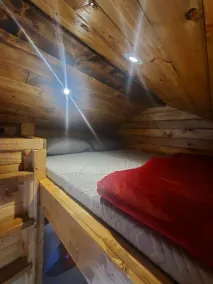 Bigfoot Bungalow tiny home, secluded w/WiFi - Image 5
