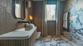 Stunning Lake House in the 5 star Lakes By Yoo Resort in Heart of The Cotswolds - Image 5